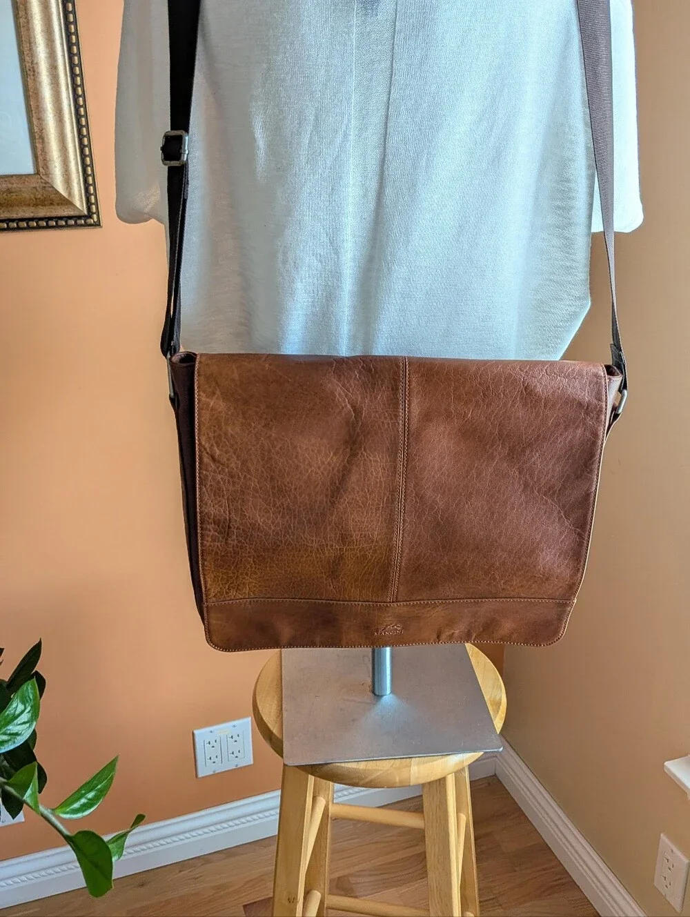 New Mancini Men's Brown Leather Messenger Bag - Classic Carry 15.5” for Laptop